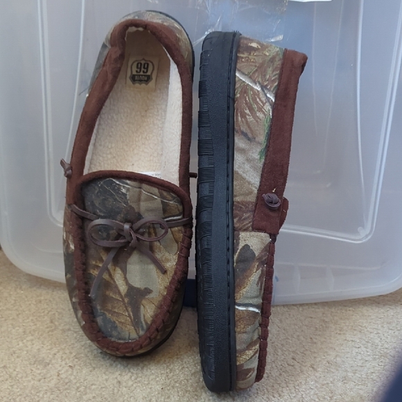 Route 66 Cozy Cream and Brown Slippers - Picture 2 of 8